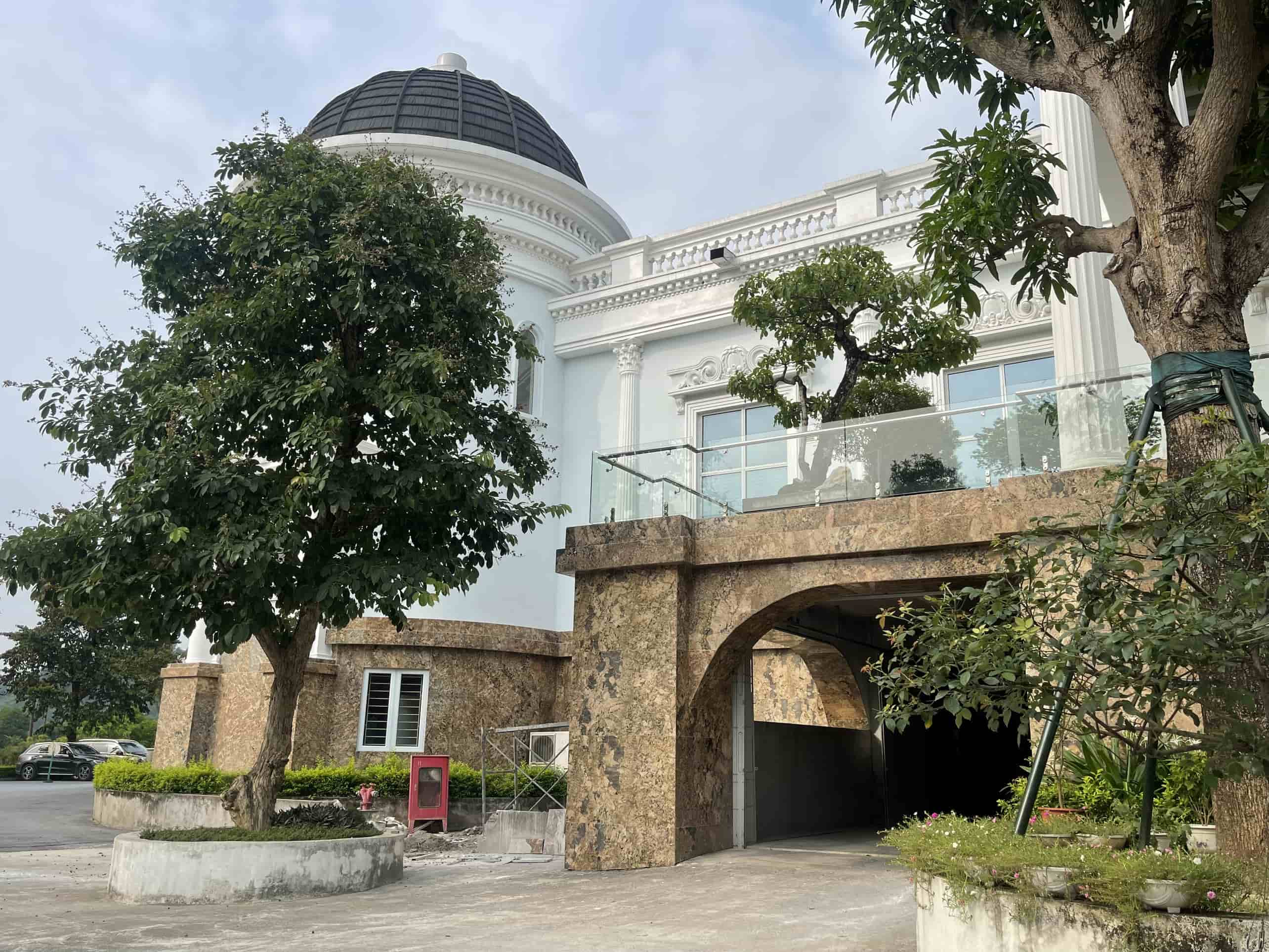 Đá granite Alaska Gold ốp mặt tiền Sân Golf Hà Nam