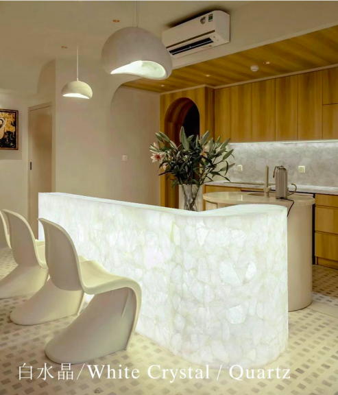 Tường ốp đá White Crystal tại sảnh lễ tân khách sạn