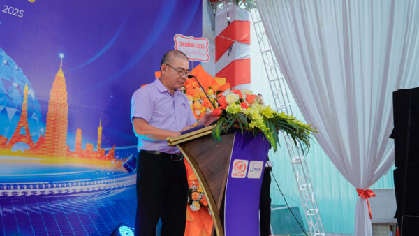 Chủ tịch Hội đồng Quản trị Công ty Cổ Phần Thương Mại Sản Xuất và Xuất Nhập Khẩu Hưng Thịnh ông Nguyễn Việt Hùng lên phát biểu khai mạc